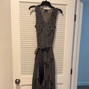 Elegant Sleeveless Maxi Dress with Leaf Pattern